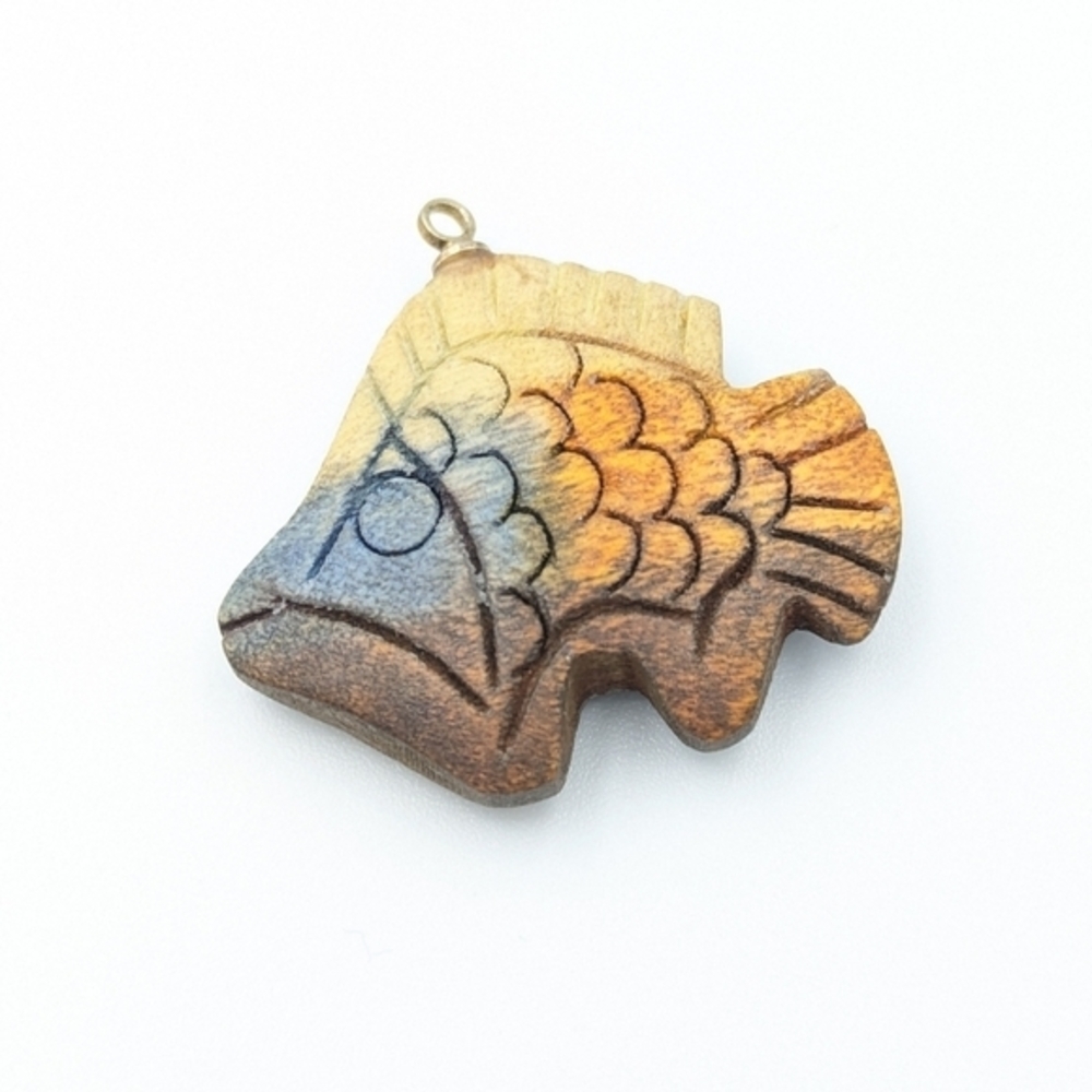 5/25$ Wood carved colourful fish pendant